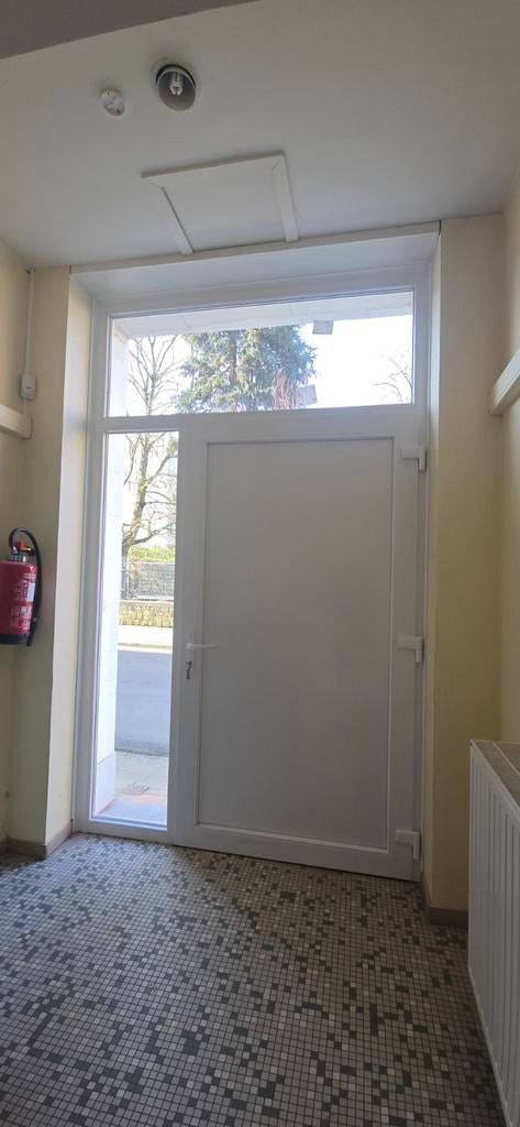 Placements portes et autres menuiseries, Immo, Appartements & Studios à louer