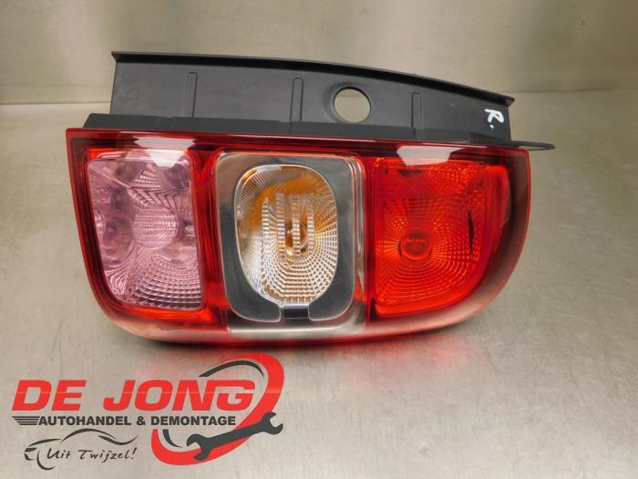 Feu arrière droit d'un Dacia Duster, Autos : Pièces & Accessoires, Éclairage, Dacia, Utilisé, 3 mois de garantie, Enlèvement ou Envoi