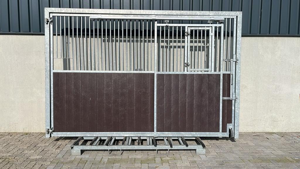 Voorwand met schuifdeur | 3500 x 2300 mm. | B-Keuze, Dieren en Toebehoren, Weidegang, 4 paarden of pony's of meer