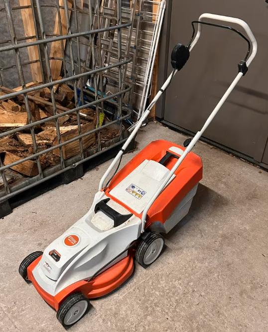 Grasmachine te huur, Ophalen, Cirkelmaaier, Stihl, Opvangbak