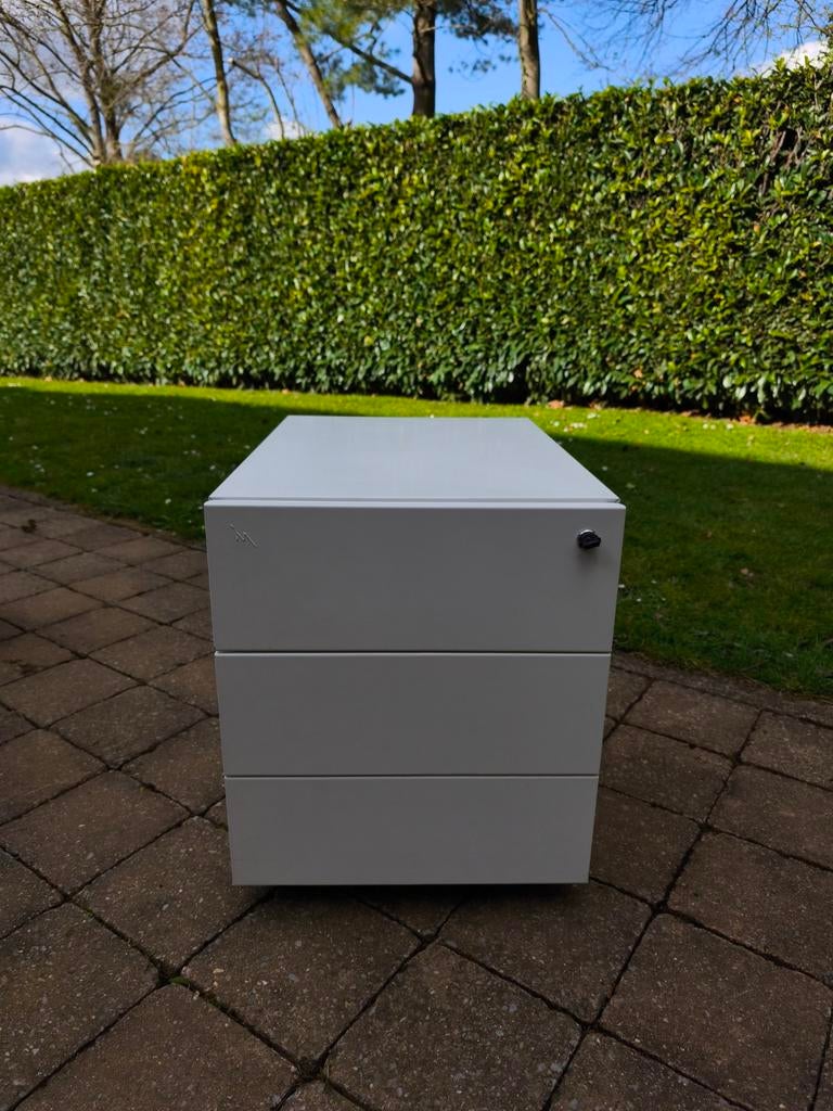 Kleine kledingkast, Bureau