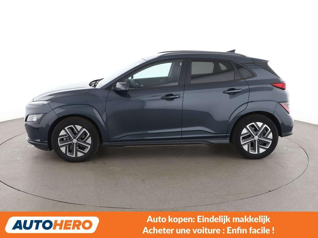 Hyundai KONA Electric drive 150 kW Select 2WD (bj 2022), Auto's, Stof, Gebruikt, Zwart, Blauw