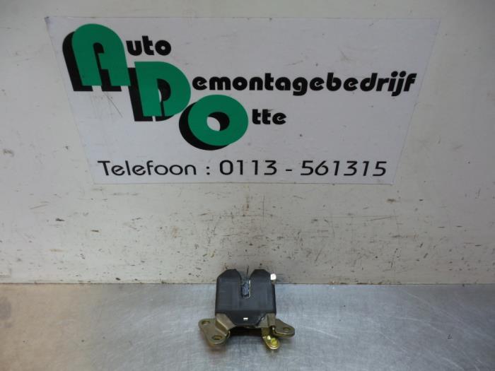 Slotvanger Achterklep van een Toyota Carina (Carina E 92-), Gebruikt, -, -, Ophalen of Verzenden