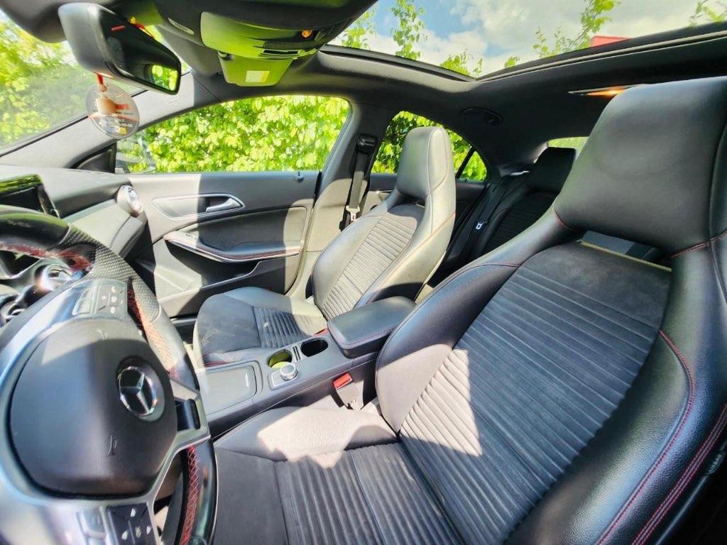 Mercedes CLA 180, Autos, Achat, Alcantara, Noir, 5 places