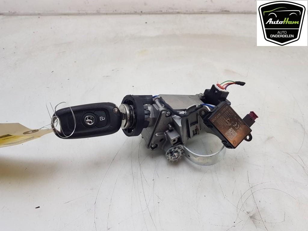 CONTACTSLOT + SLEUTEL Opel Astra K (01-2015/12-2022), Gebruikt, Opel