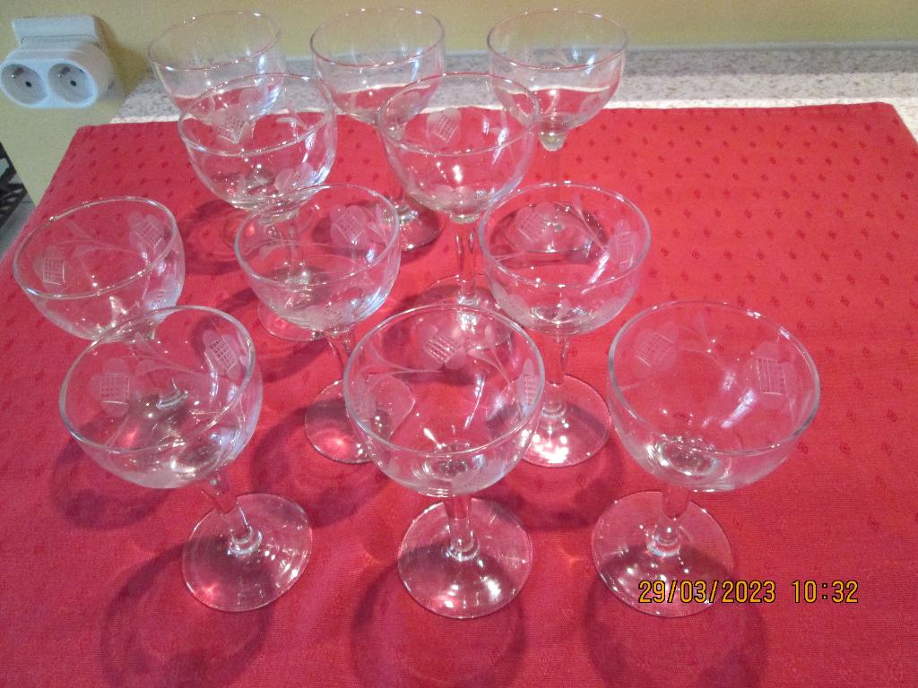 Verres (11) à vin ou à digestif sur pied, Collections, Enlèvement, Comme neuf, Autres types