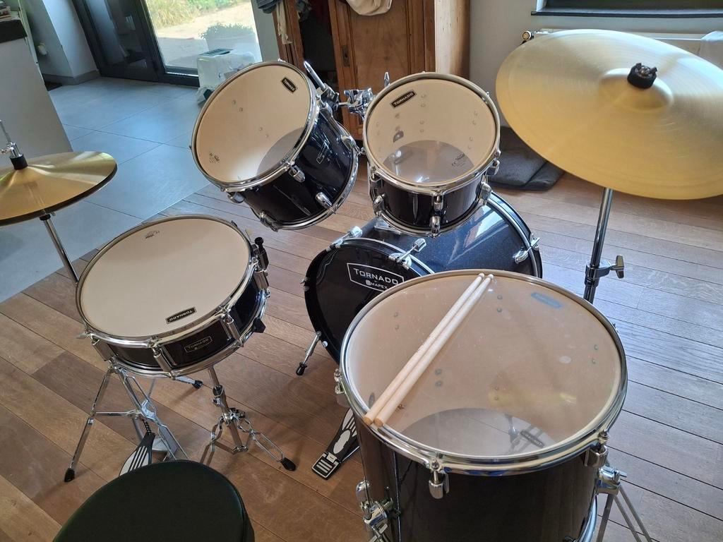 Kit de batterie Tornado avec siège libre, Musique & Instruments, Batteries & Percussions, Enlèvement