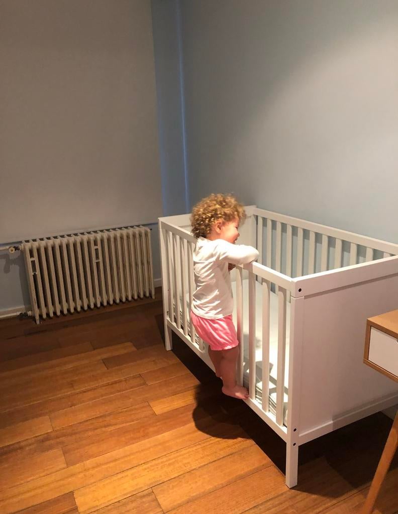 Ikea Sundvik babybedje + matras, Ophalen, Gebruikt, Ledikant