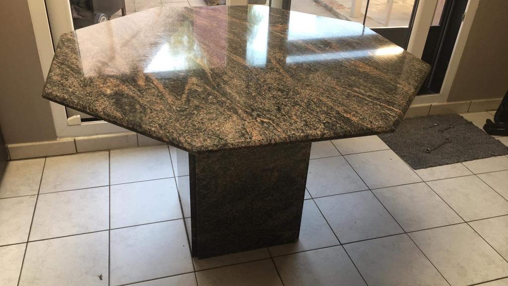 Granieten tafel 1m20, Ophalen, Zo goed als nieuw