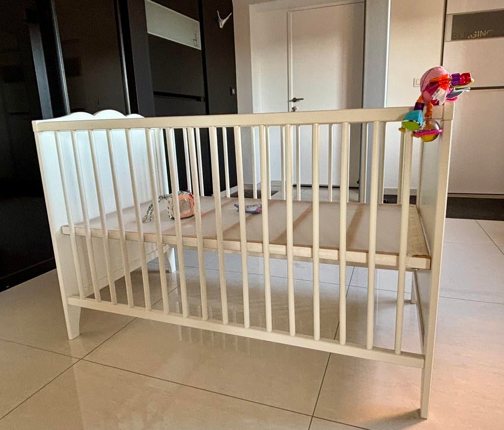 Mooi wit kinderbedje 60x120, Ophalen, Zo goed als nieuw