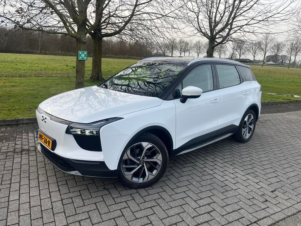 Comme une voiture neuve, très spacieuse, Autos, Aiways, Cuir, 0 kg, Noir, 5 places