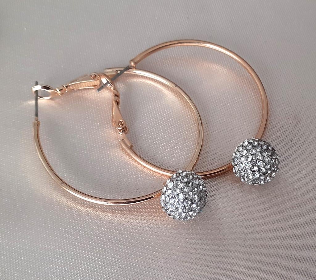 oorringen goud met strass bal Lovisa, Bijoux, Sacs & Beauté, Boucles d'oreilles, Neuf, Pendantes, Verre, Or, Avec strass, Enlèvement ou Envoi