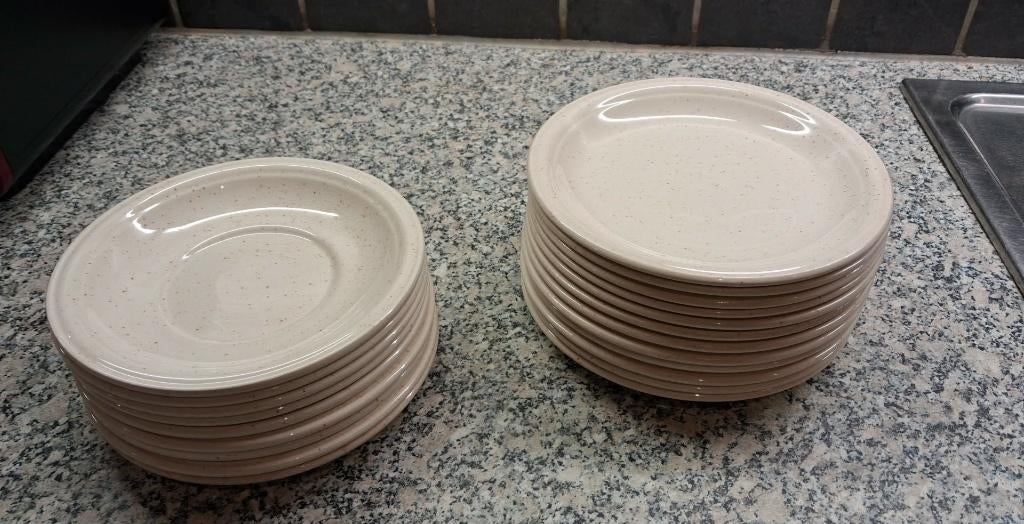 12 bruine borden klein en 9 bruine ondertasborden, Ophalen, Gebruikt, Bord(en)