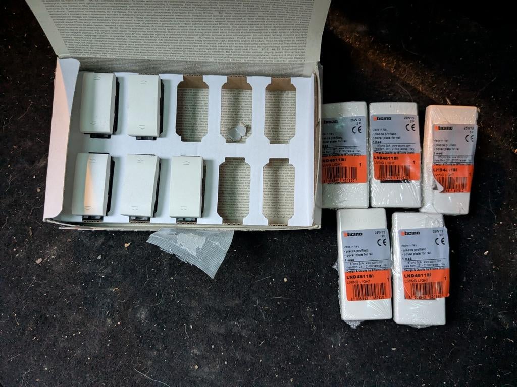 Bticino rolluikschakelaars, Doe-het-zelf en Bouw, Rolluiken, Ophalen