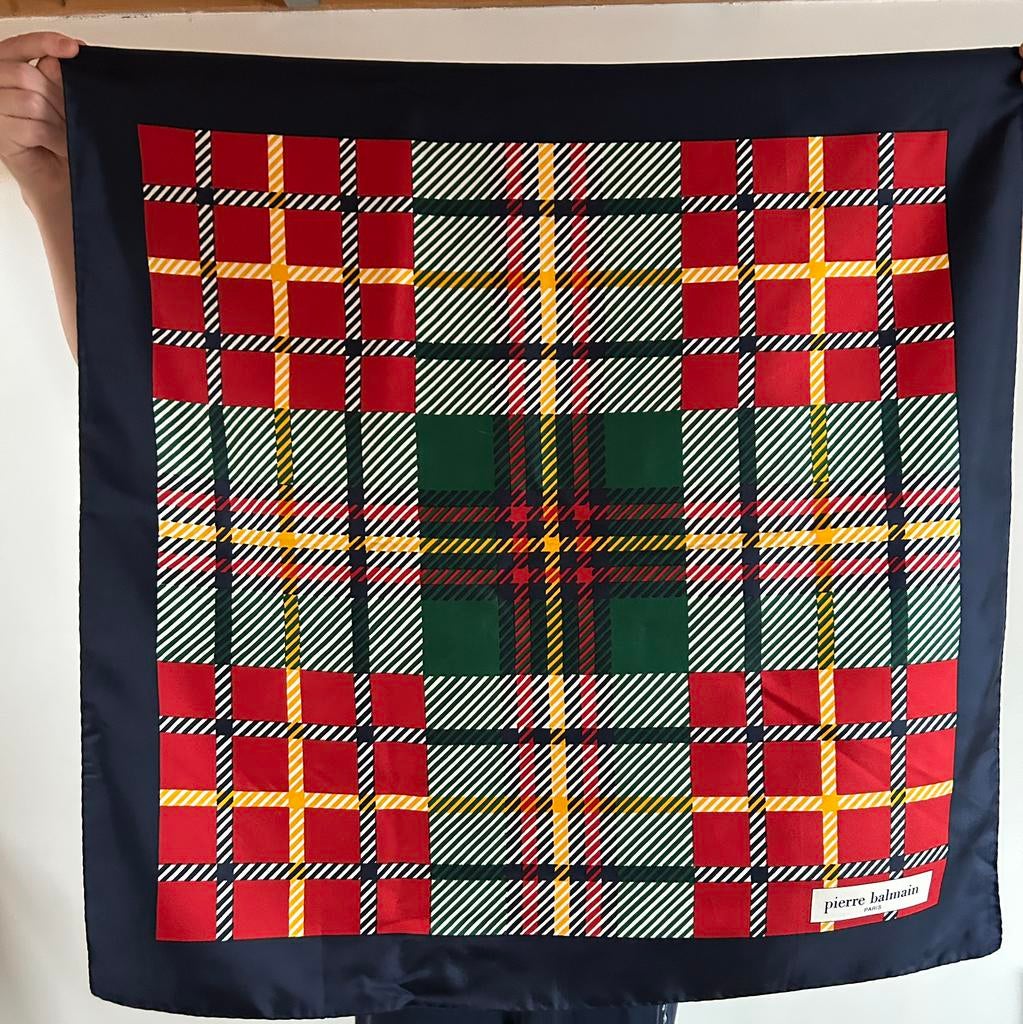 Pierre Balmain carre soie motifs 77cm, Enlèvement ou Envoi, Comme neuf