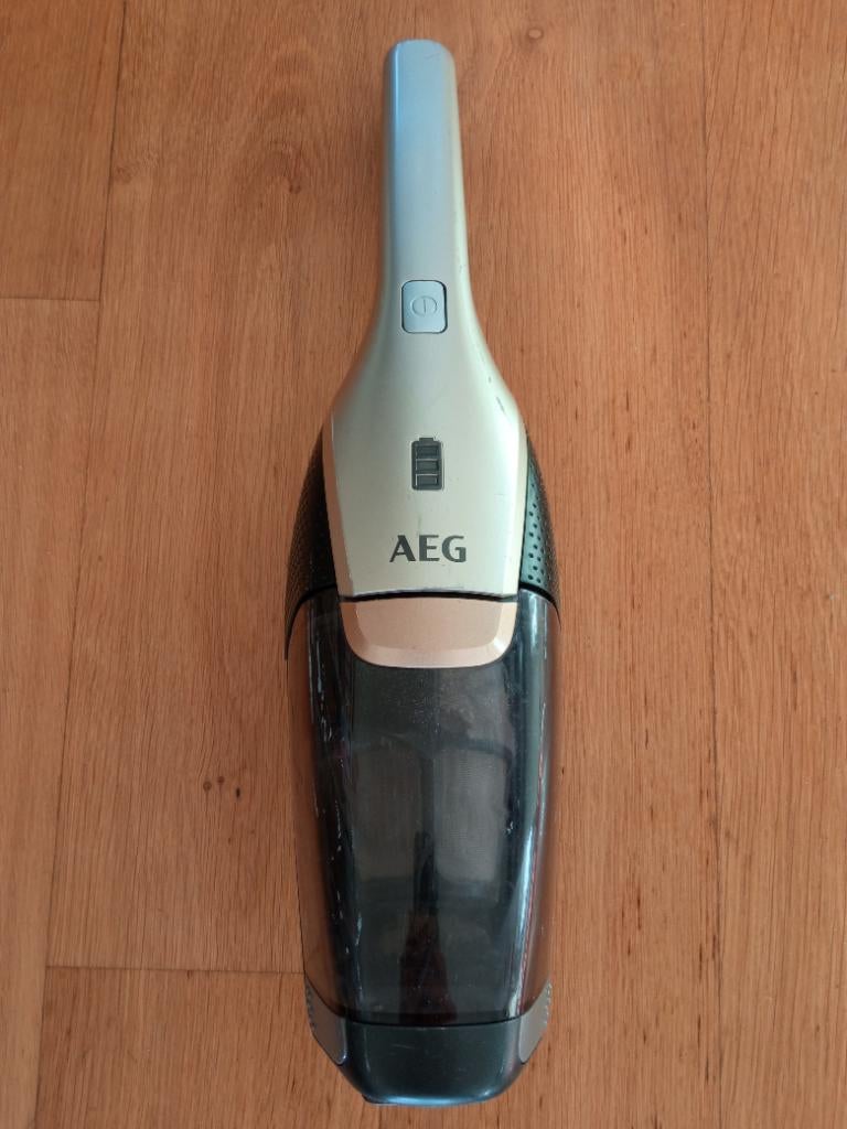 Aspirateur AEG, Electroménager, Enlèvement, Utilisé, Réservoir, Aspirateur