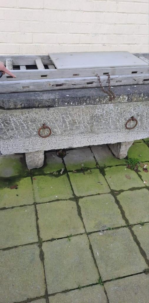 Abreuvoir en pierre bleu