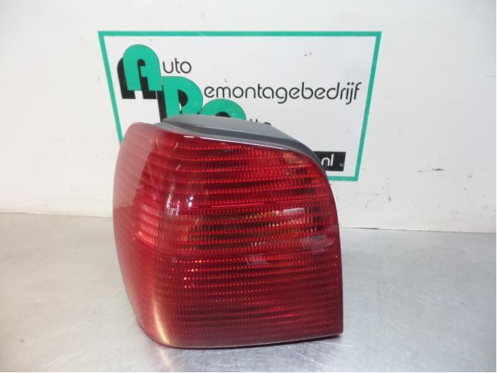 Achterlicht links van een Volkswagen Polo (Polo 99-), Gebruikt, -, Volkswagen, -