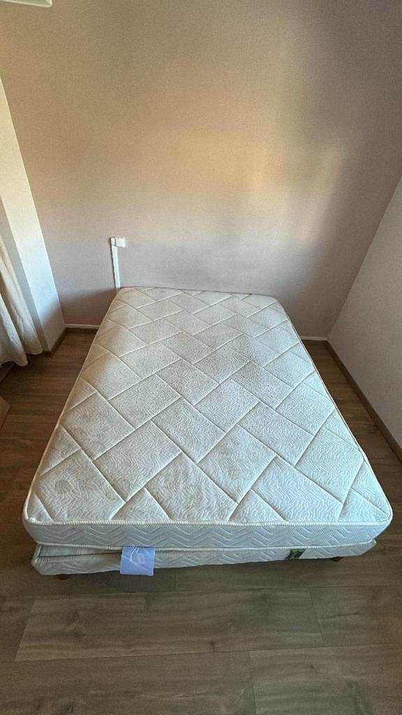 A donner - matelas 140, Ophalen, Zo goed als nieuw, Matras