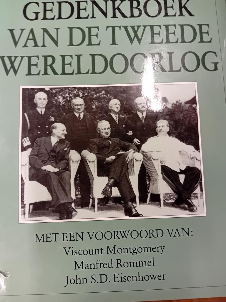 Livre de 400 pages sur la Seconde Guerre mondiale, Enlèvement