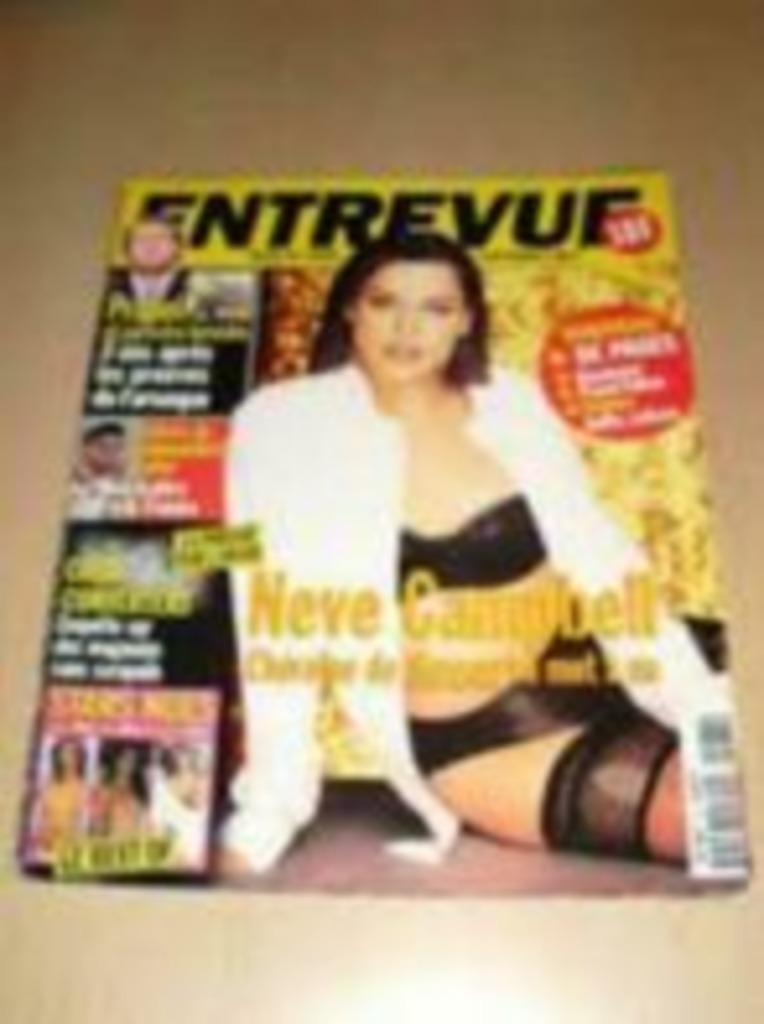 newlook 1997 brad pitt neve campbell preadel vintage revue, Enlèvement ou Envoi, Utilisé