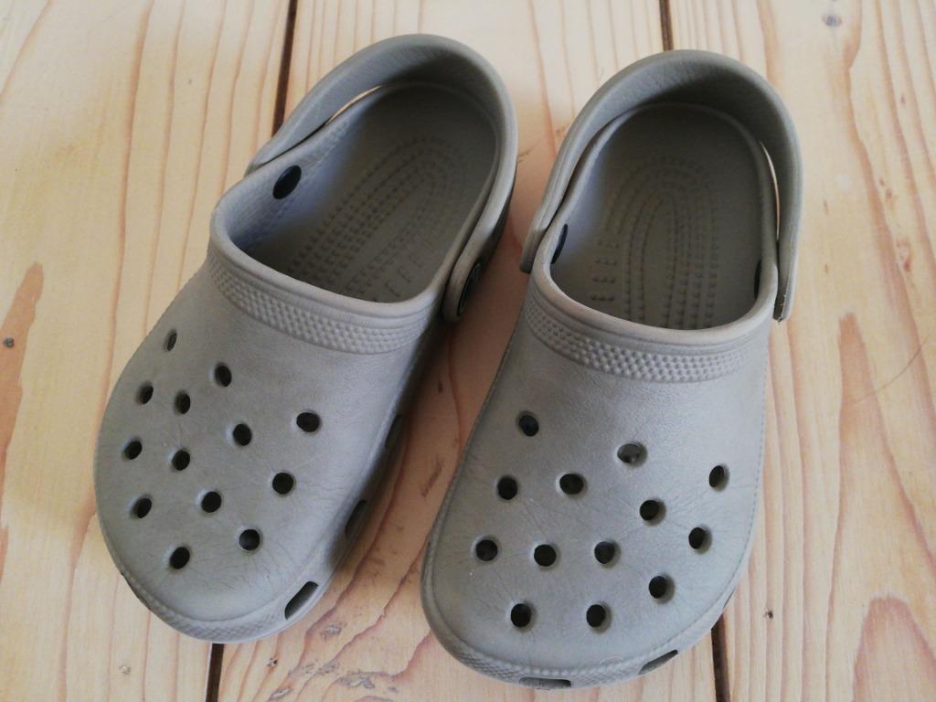 Crocs Taupe 8 9, Enfants & Bébés, Vêtements enfant | Chaussures & Chaussettes, Garçon ou Fille, Crocs, Enlèvement ou Envoi, Comme neuf