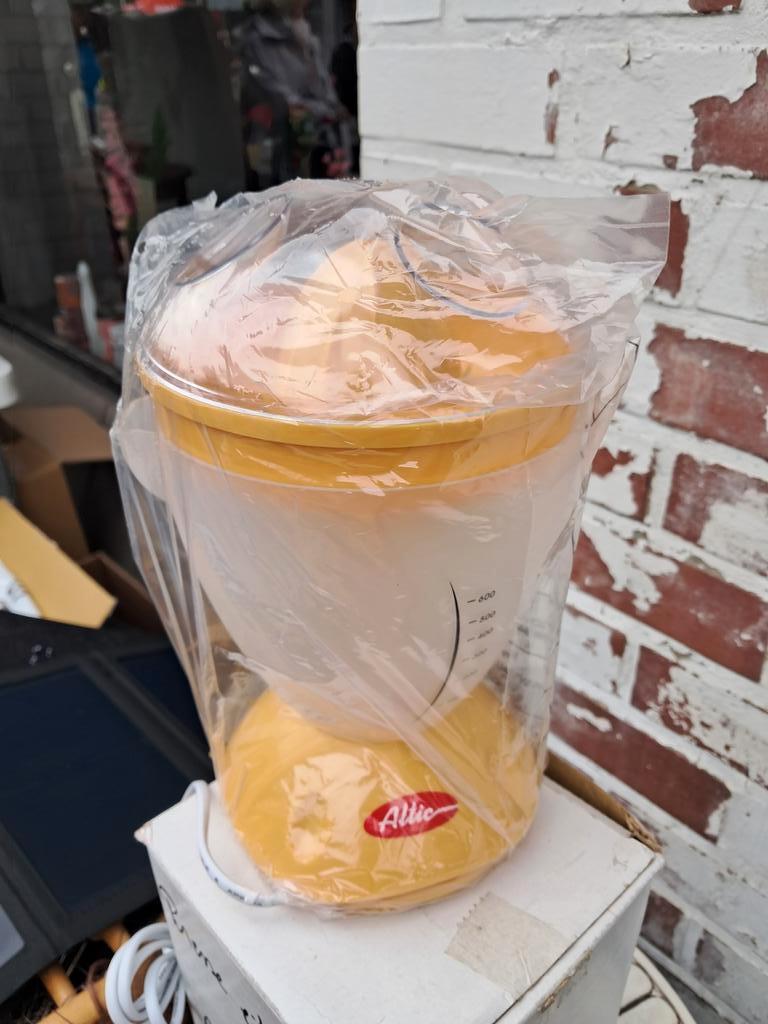 Presse fruit vintage neuf, Electroménager, Enlèvement, Neuf, Électrique, Presse-agrumes