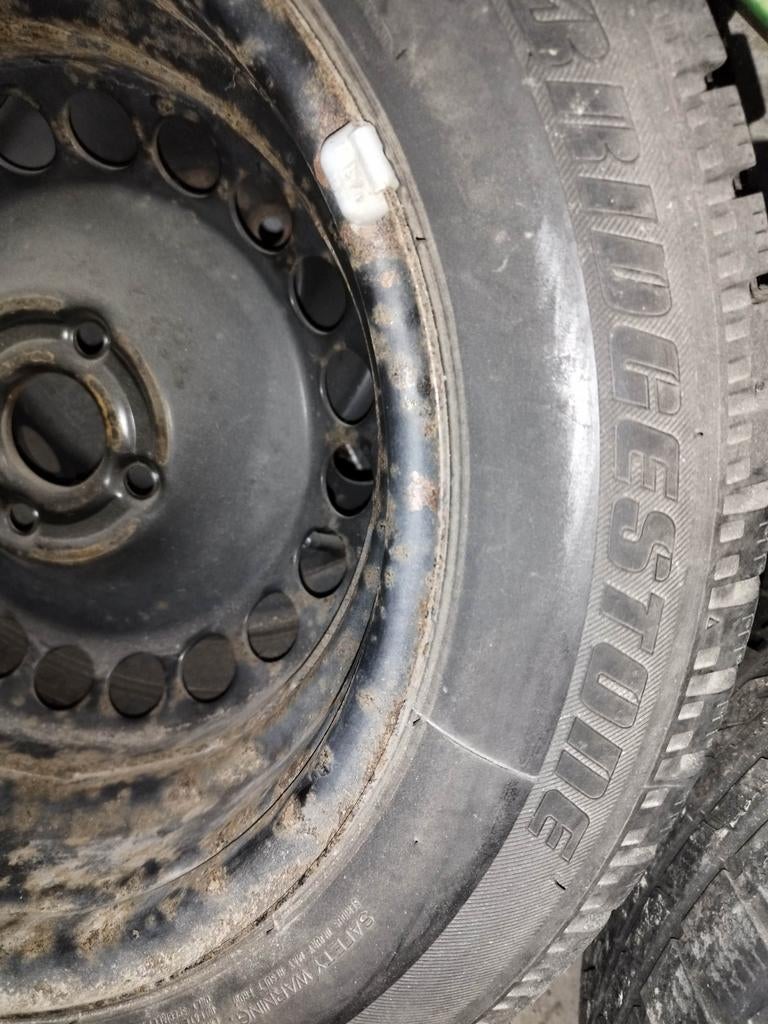 4 roues hiver jantes + pneus contact bridgestone neige m+s, Autos : Pièces & Accessoires, 15 pouces, Pneus et Jantes, Pneus hiver