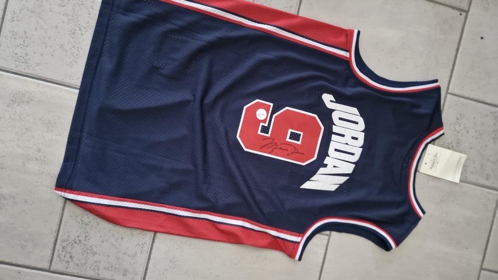 Maillot jordan signé dream team avec certificat coa, Sports & Fitness, Enlèvement ou Envoi, Neuf