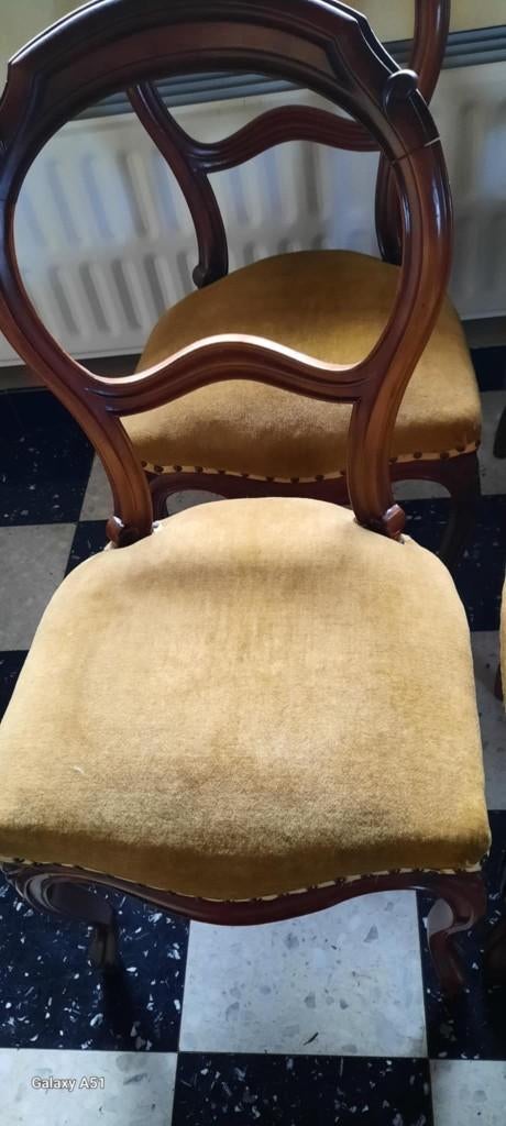 A vendre cause décès 4 chaises vintage de salle à manger, Renaissance, Autres couleurs, Enlèvement, Utilisé