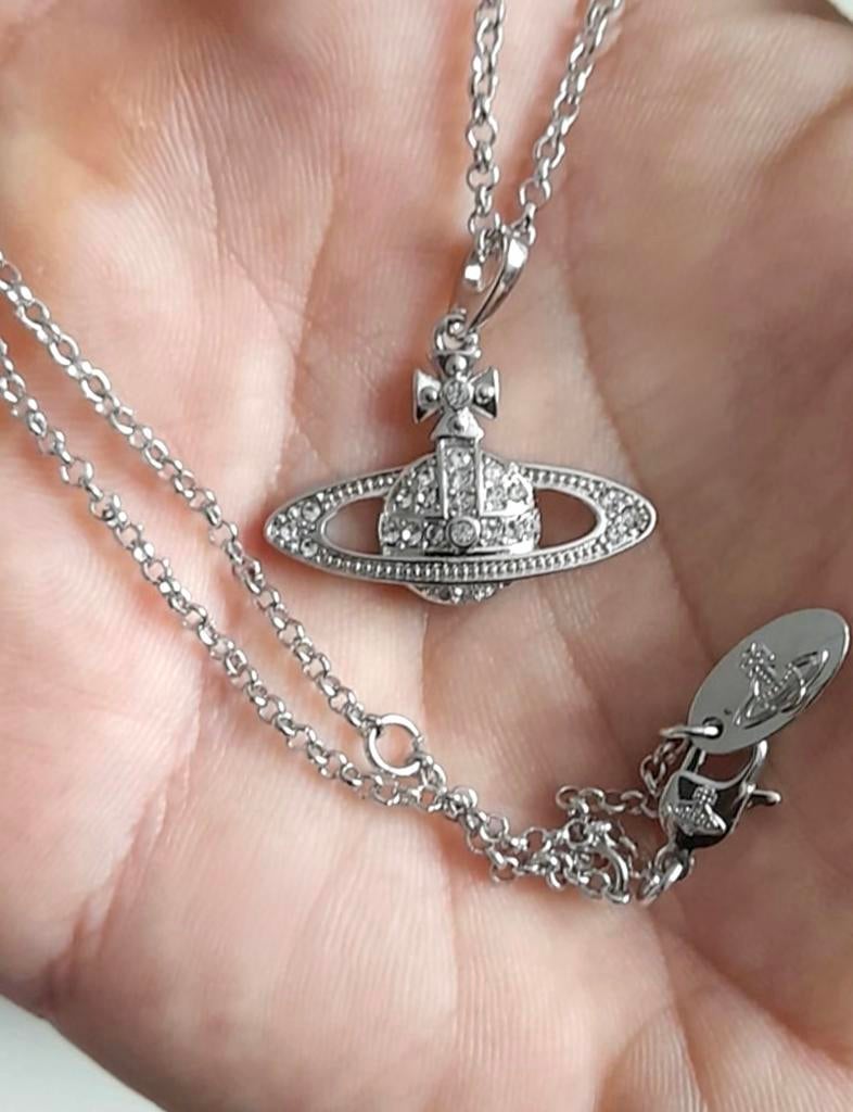 Collier en cristal argenté Vivienne Westwood, Bijoux, Sacs & Beauté, Envoi, Comme neuf