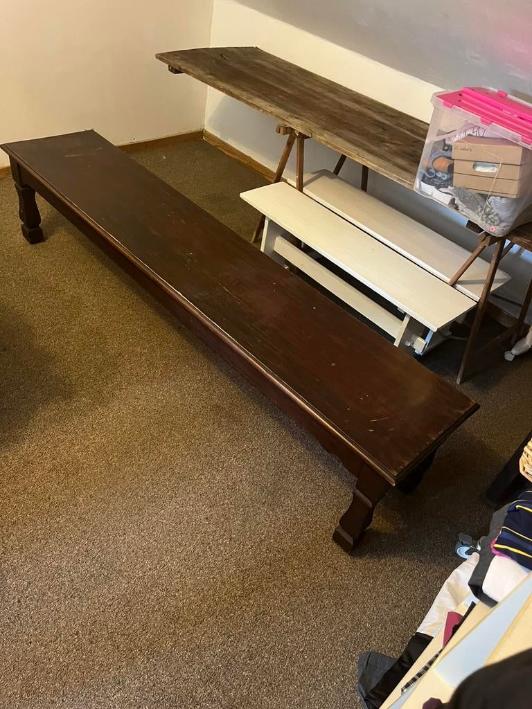 Banc de monastère ancien (voir tableau du monastère), Enlèvement