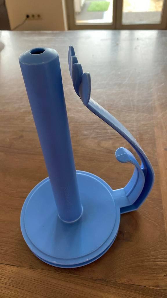 Keukenrol houder tupperware. Kleur lichtblauw, Ophalen, Gebruikt