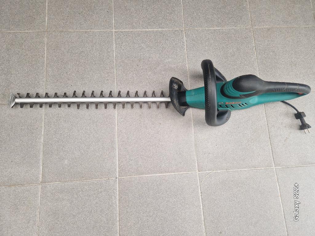 Elektrische heggenschaar, Tuin en Terras, Ophalen, Zo goed als nieuw, Accu, Bosh