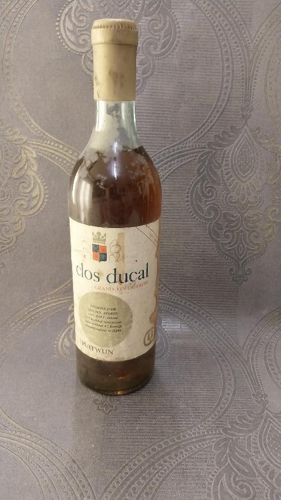 Volle fles Fruitwijn Clos Ducal Kortrijk Gulden Sporen, Verzamelen, Ophalen of Verzenden, Gebruikt, Vol