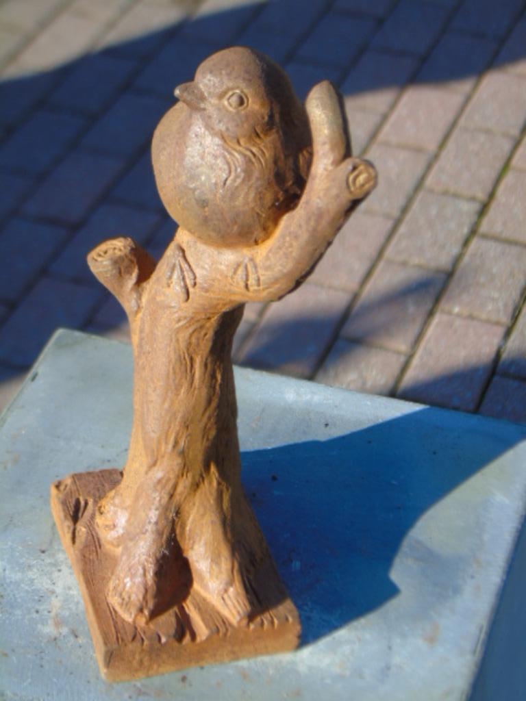 un oiseau sur une branche en fonte pat rouillé ., Enlèvement, Neuf