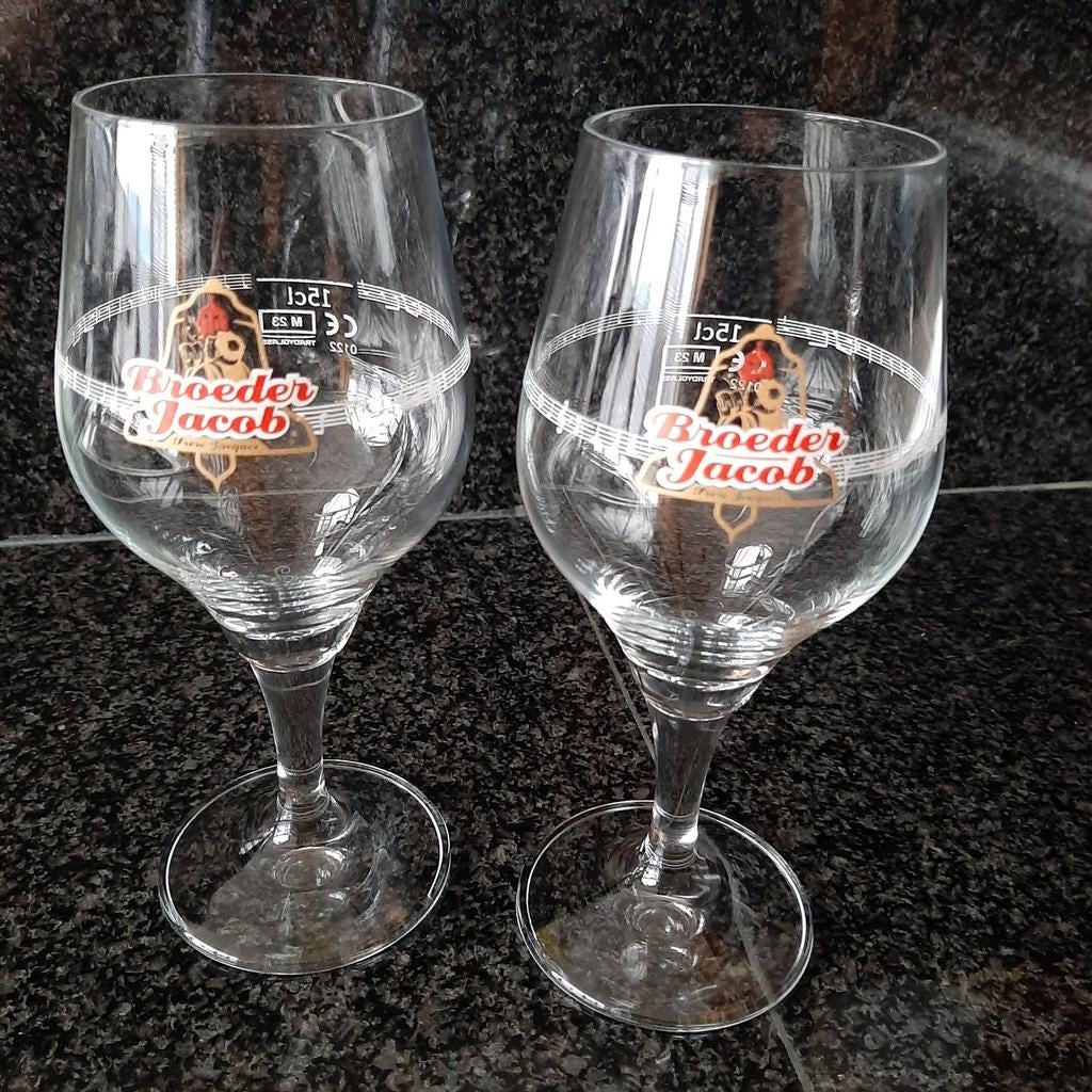 2 kleine bierglazen Broeder Jacob, Ophalen