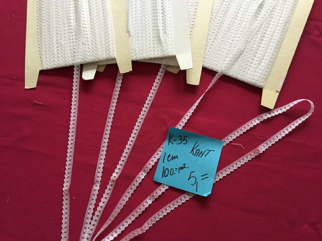 Kant wit 1 cm breed K-35, 4 haspels 100 mtr. 5,00, Hobby en Vrije tijd, Naaien en Fournituren, Ophalen of Verzenden, Zo goed als nieuw