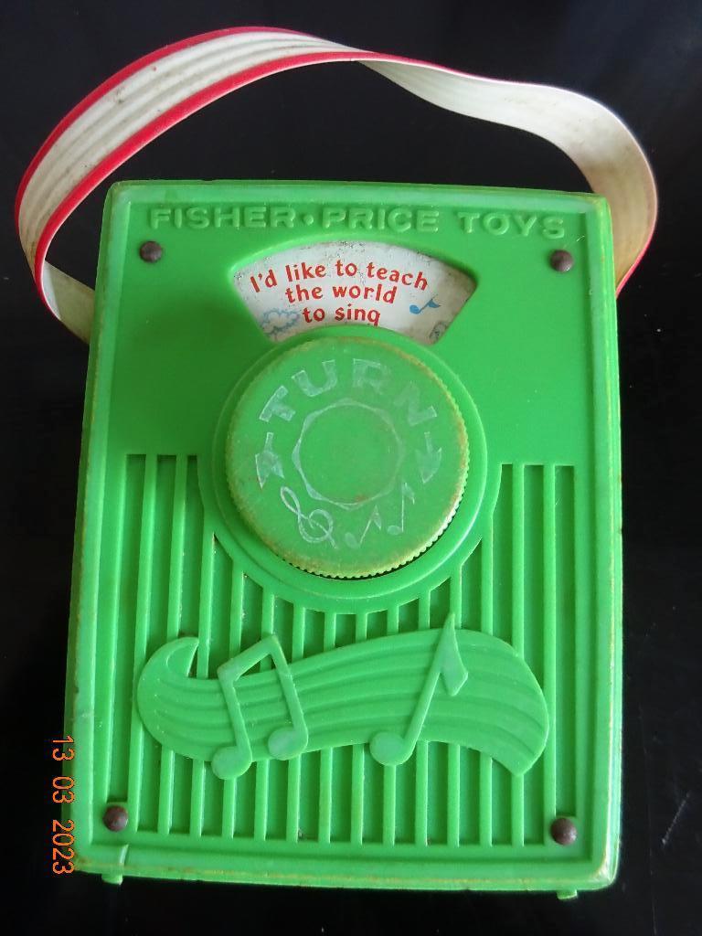 FISHER PRICE MUSIC BOX POCKET RADIO #766 "TEACH THE WORLD, Kinderen en Baby's, Speelgoed | Fisher-Price, Ophalen of Verzenden