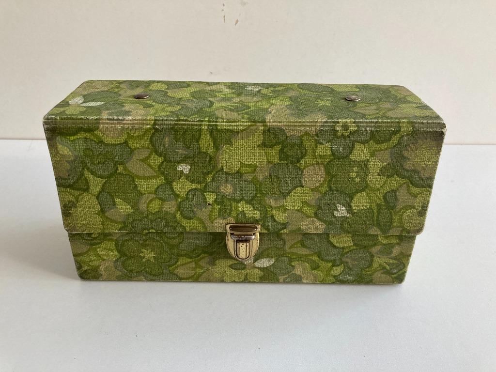 Boite de rangement/étui vintage pour cassettes à musique des, CD & DVD, Cassettes audio, Enlèvement ou Envoi, Utilisé, Accessoires