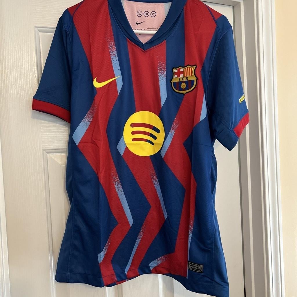 Barcelona Lamine Yamal Voetbal Training shirt Nieuw 2026, Sport en Fitness, Voetbal, Verzenden, Zo goed als nieuw