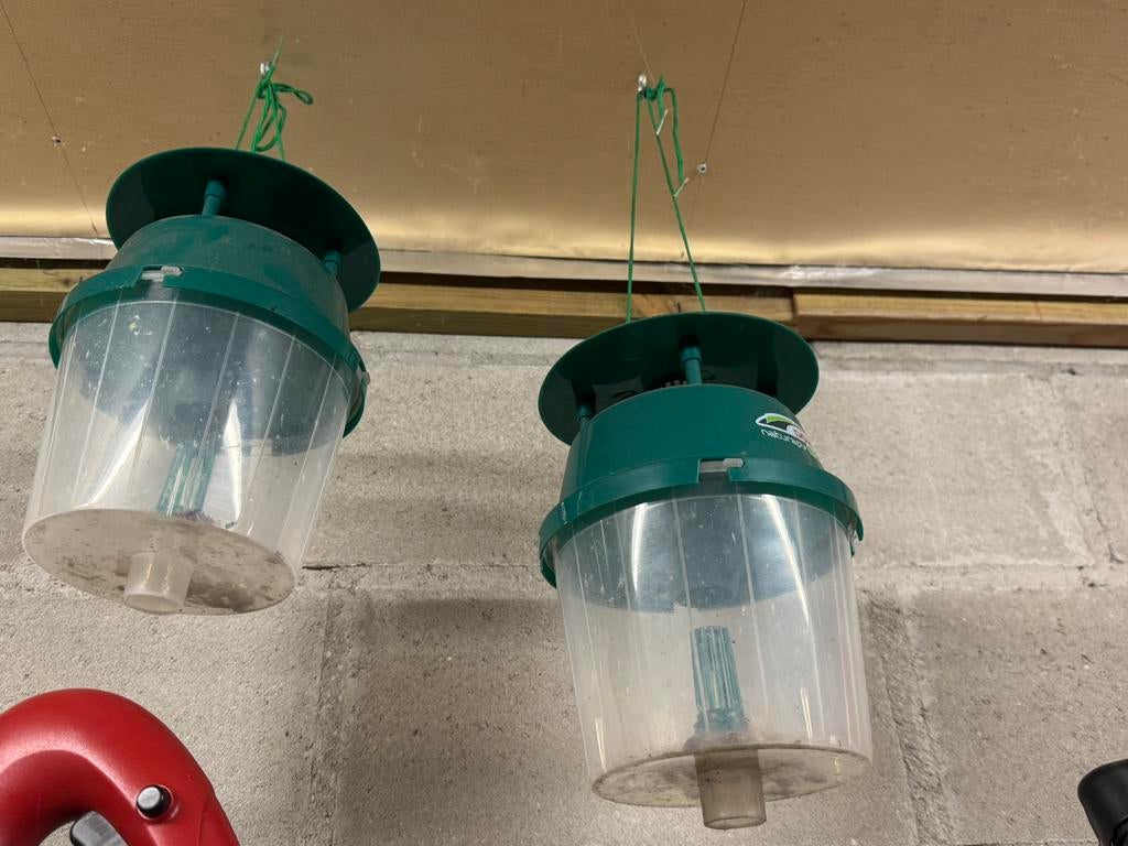 Buxusmot vallen, Ophalen, Zo goed als nieuw