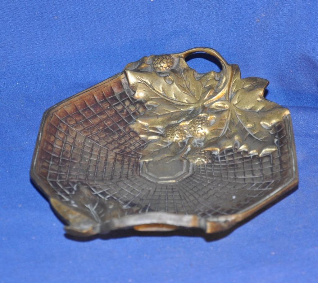 vide poche en bronze decor de fruits des bois, Antiquités & Art, Antiquités | Bronze & Cuivre, Enlèvement ou Envoi, Bronze