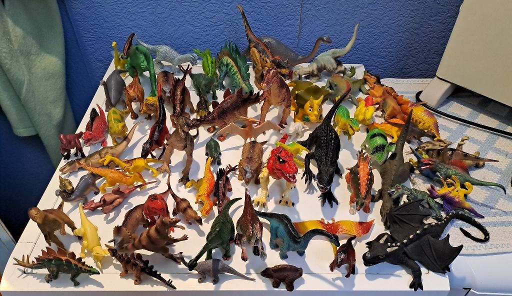 Figurines dinosaures - lot de 70, Enlèvement