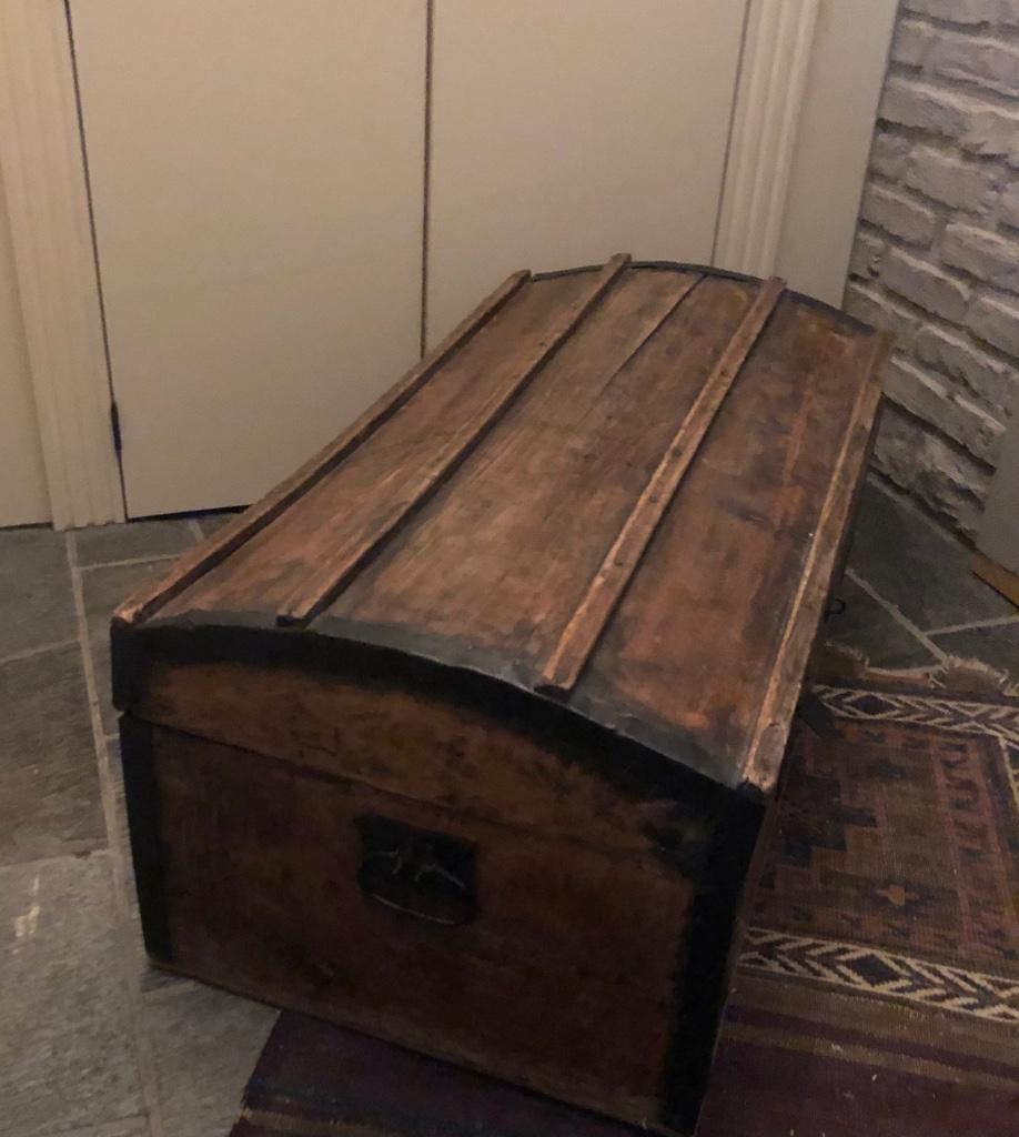 Brocante houten reiskoffer met metalen oren, Antiek en Kunst, Ophalen