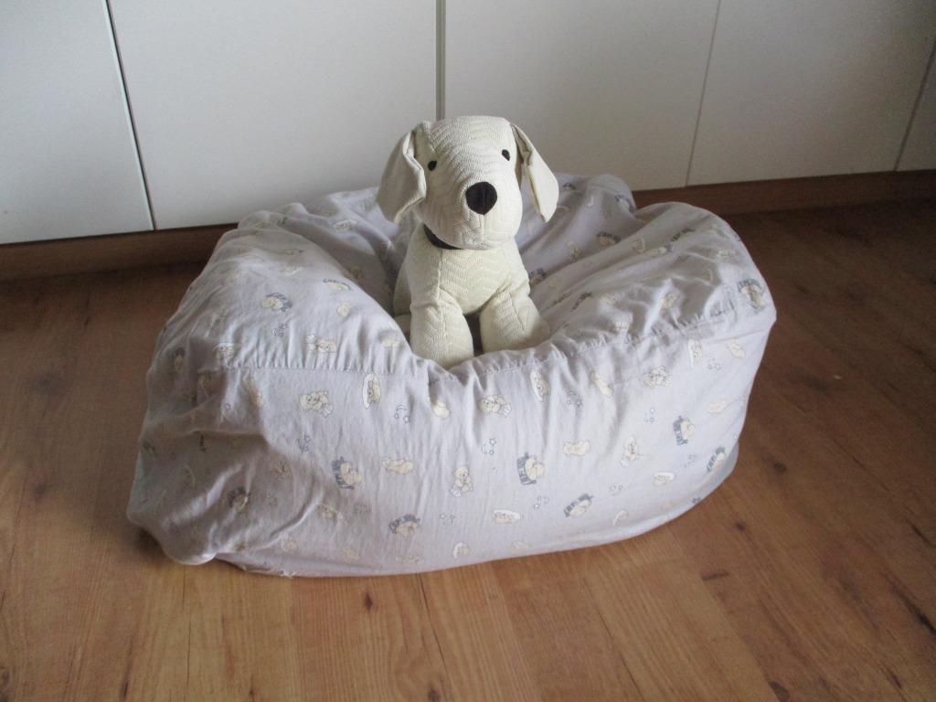 Groot zitkussen , hangkussen , ligkussen met isomo bolletjes, Ophalen of Verzenden, Gebruikt, Overige kleuren