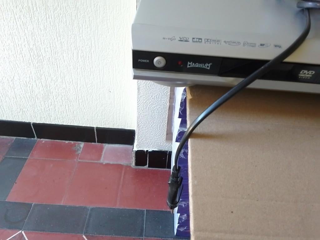 DVD of CD speler Magnum met afstandbediening tip top 28 euro, Audio, Tv en Foto, Ophalen