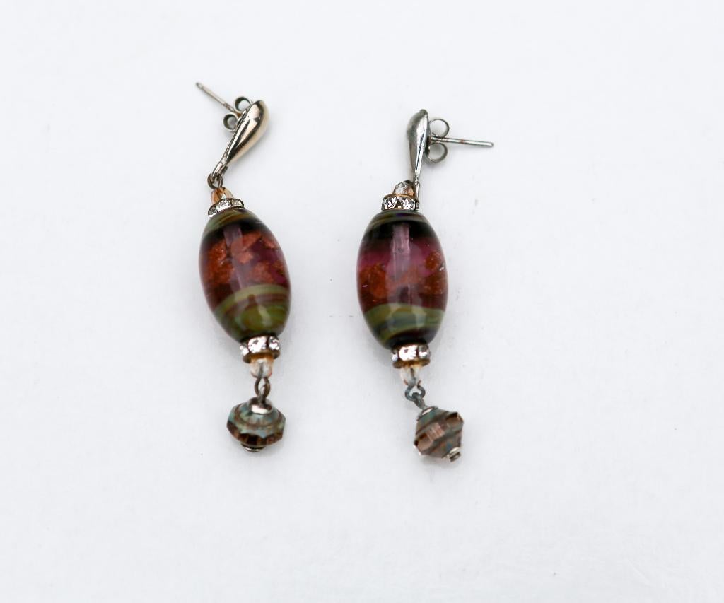 Jolie paire de boucles d'oreilles en verre, Bijoux, Sacs & Beauté, Boucles d'oreilles, Enlèvement ou Envoi, Neuf, Verre, Avec strass