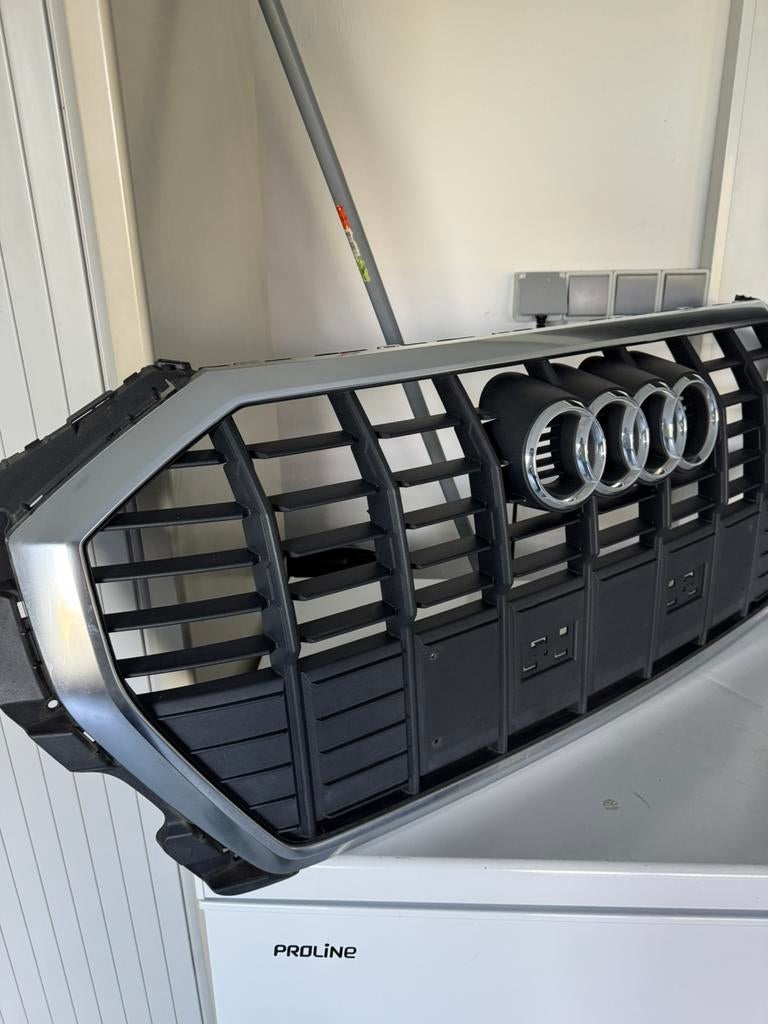 Calandre d’origine Audi Q3 F3, Autos : Pièces & Accessoires, Carrosserie & Tôlerie, Enlèvement, Audi