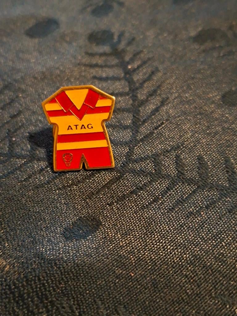 Pin/Speldje : Voetbalshirt Germinal Ekeren, Collections, Broches, Pins & Badges, Enlèvement ou Envoi, Comme neuf, Sport, Insigne ou Pin's